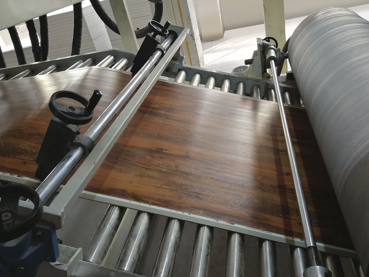 Talian Pengeluaran Lantai PVC/WPC/SPC